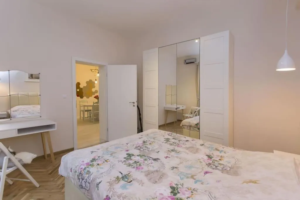 Graf Ignatiev Central Apartment Sofia